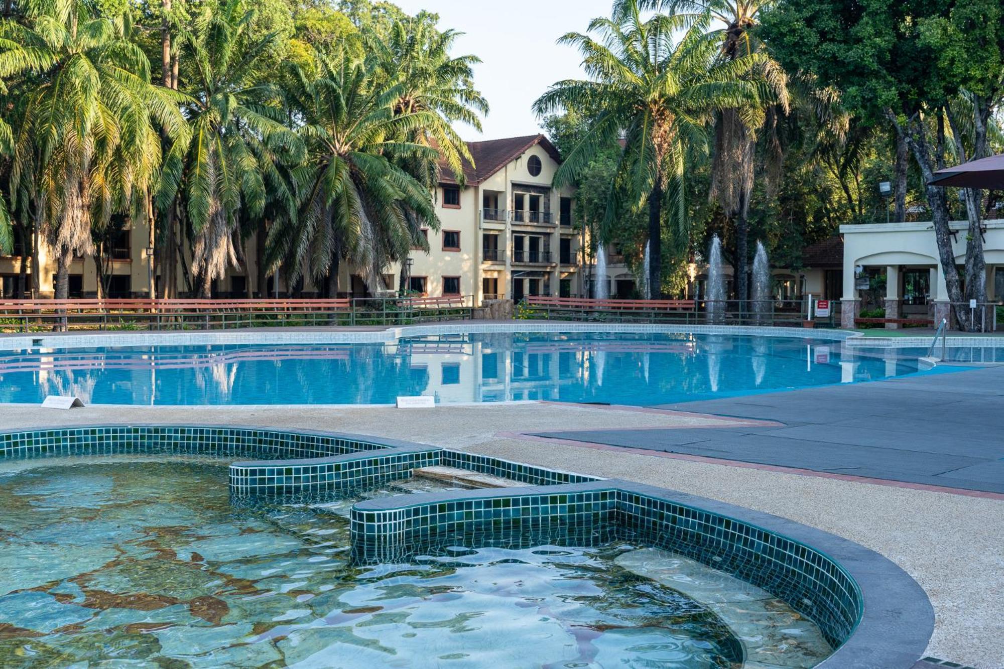 Pung-Waan Resort & Spa Kanchanaburi City Exteriör bild