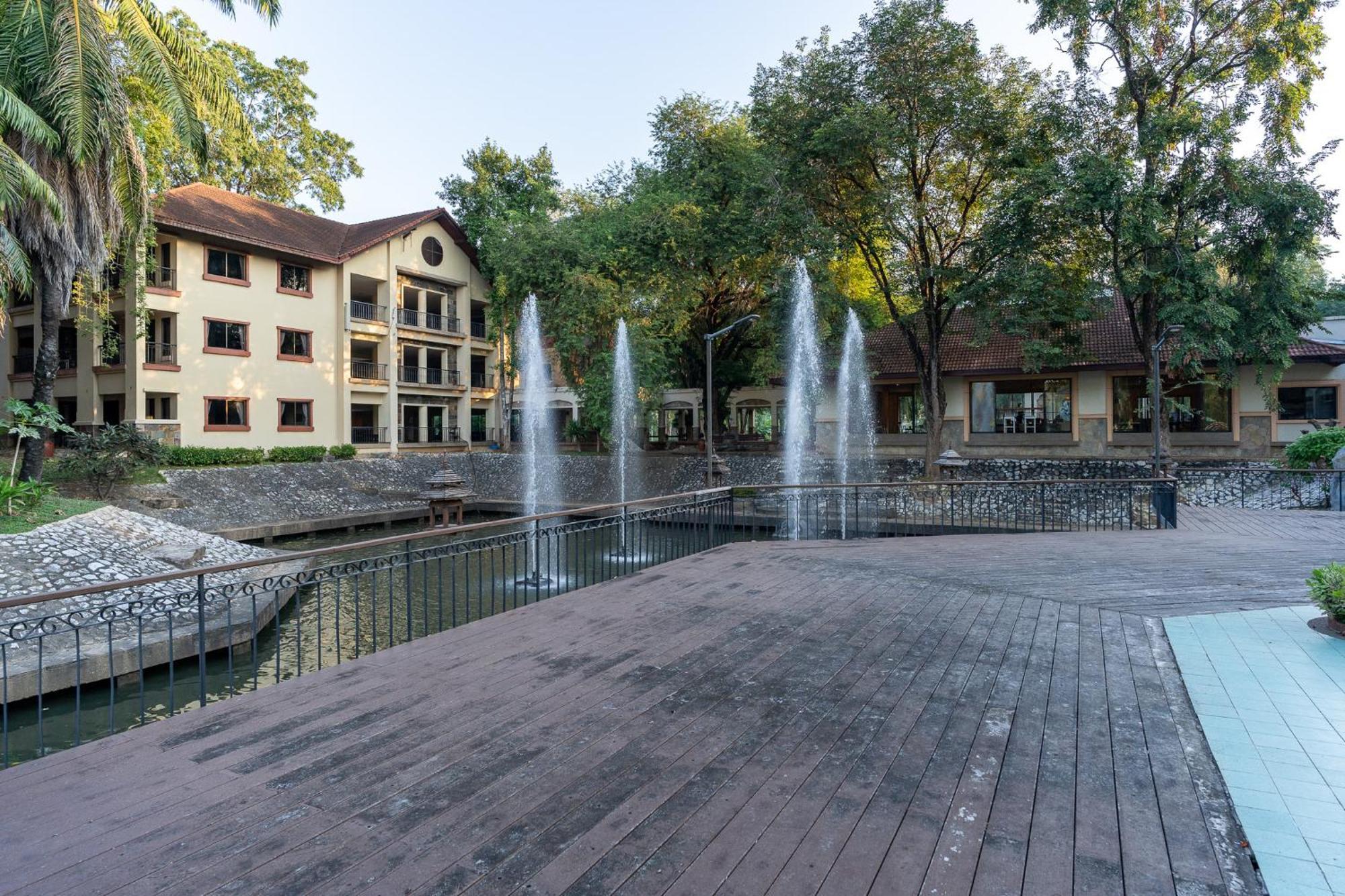 Pung-Waan Resort & Spa Kanchanaburi City Exteriör bild