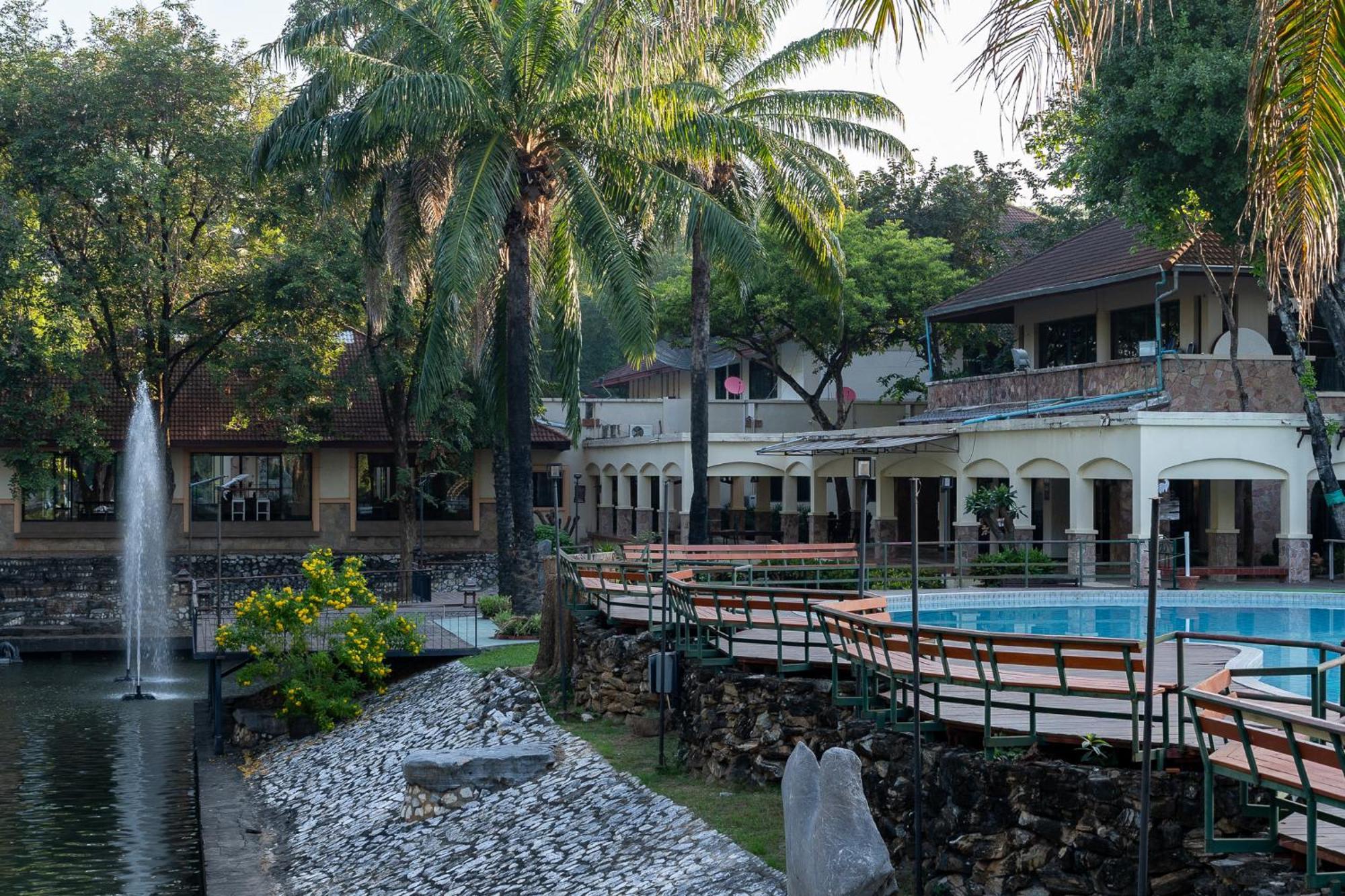 Pung-Waan Resort & Spa Kanchanaburi City Exteriör bild